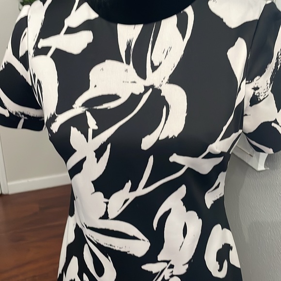 Vince Camuto Floral Dress Stretch Short Sleeve White Black - Picture 2 of 7